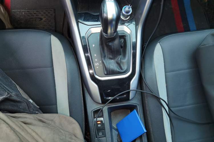 Used Volkswagen T-ROC 2021 280TSI DSG Two-Wheel Drive Elite Connect Edition Gear Lever