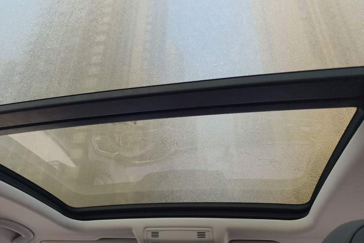 Used Volkswagen T-ROC 2021 280TSI DSG Two-Wheel Drive Comfort Connect Edition Headliner