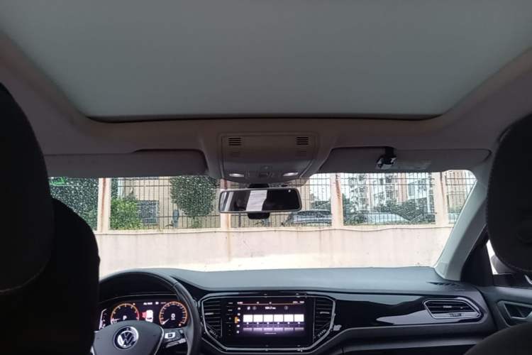 Used Volkswagen T-ROC 2021 280TSI DSG Two-Wheel Drive Comfort Connect Edition Headliner