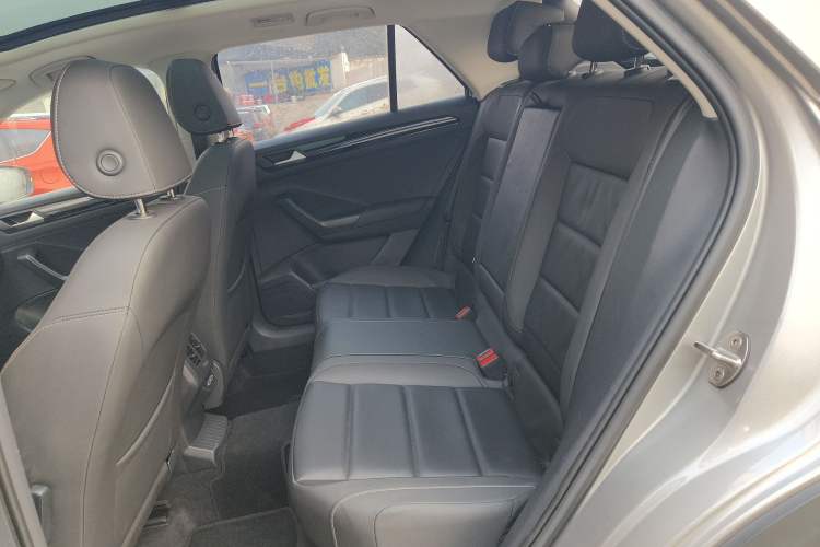 Used Volkswagen T-ROC 2021 280TSI DSG Two-Wheel Drive Comfort Connect Edition Interior 4