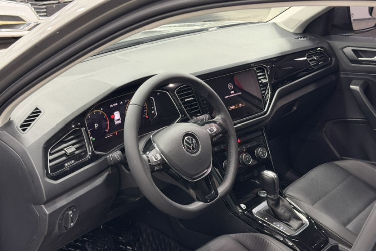 Used Volkswagen T-ROC 2021 280TSI DSG Two-Wheel Drive Comfort Connect Edition Interior 4