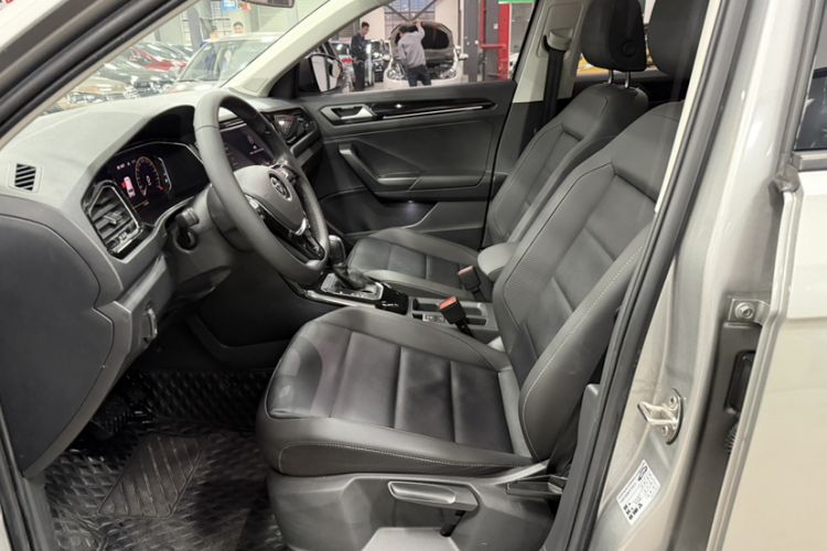 Used Volkswagen T-ROC 2021 280TSI DSG Two-Wheel Drive Comfort Connect Edition Interior 5