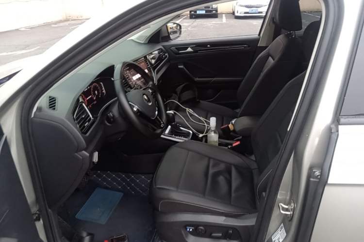 Used Volkswagen T-ROC 2021 280TSI DSG Two-Wheel Drive Comfort Connect Edition Left Front Seat