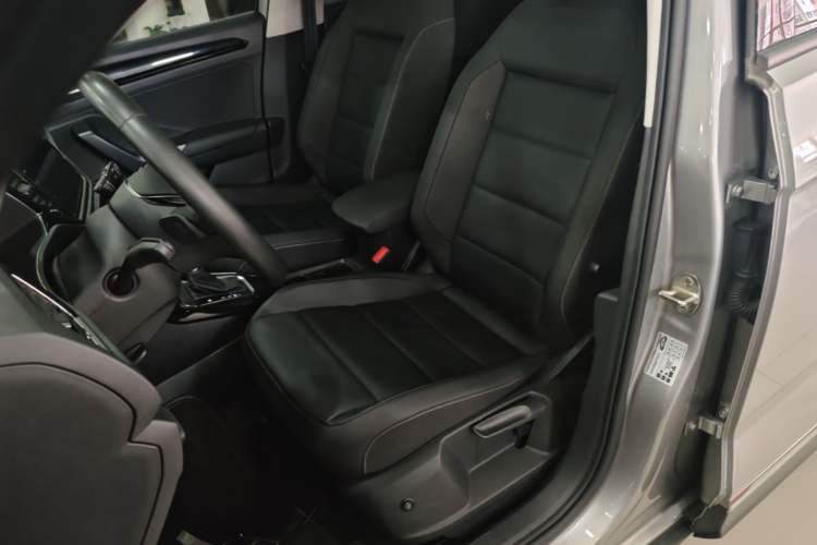 Used Volkswagen T-ROC 2021 280TSI DSG Two-Wheel Drive Comfort Connect Edition Left Front Seat
