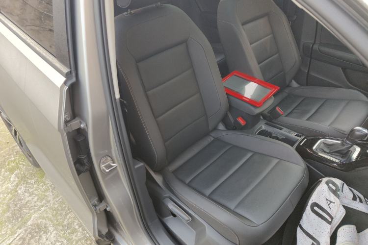 Used Volkswagen T-ROC 2021 280TSI DSG Two-Wheel Drive Comfort Connect Edition Right Front Seat