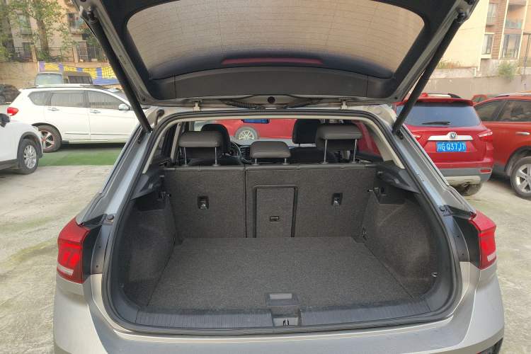 Used Volkswagen T-ROC 2021 280TSI DSG Two-Wheel Drive Comfort Connect Edition Trunk