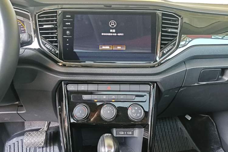 Used Volkswagen T-ROC 2021 280TSI DSG Two-Wheel Drive Comfort Connect 30th Anniversary Edition Audio And AC Panel