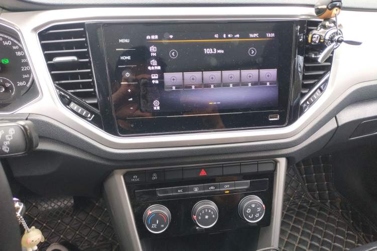 Used Volkswagen T-ROC 2021 Revised Version 280TSI DSG Two-Wheel Drive Elite Connect Edition Audio And AC Panel