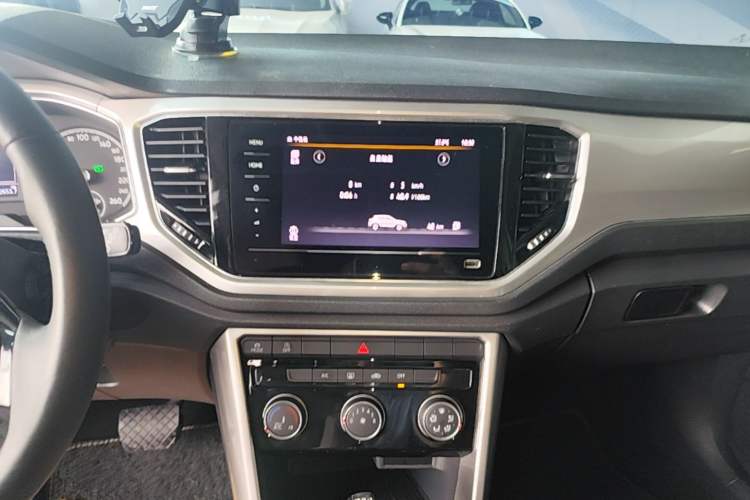 Used Volkswagen T-ROC 2021 280TSI DSG Two-Wheel Drive Elite Connect Edition Audio And AC Panel