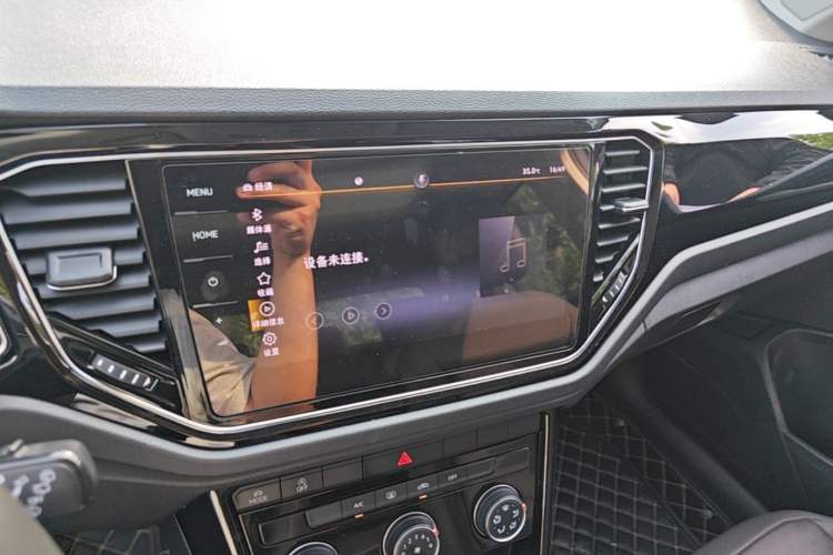 Used Volkswagen T-ROC 2021 280TSI DSG Two-Wheel Drive Comfort Connect Edition Audio And AC Panel