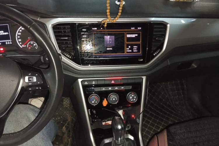 Used Volkswagen T-ROC 2021 280TSI DSG Two-Wheel Drive Elite Connect Edition Audio And AC Panel