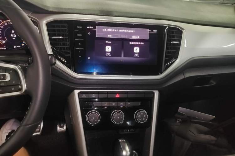 Used Volkswagen T-ROC 2021 Revised Version 280TSI DSG Two-Wheel Drive R-Line Pro Connected Car Edition Audio And AC Panel