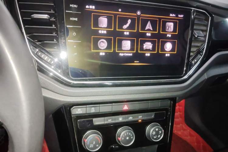 Used Volkswagen T-ROC 2021 280TSI DSG Two-Wheel Drive Comfort Connect Edition Audio And AC Panel
