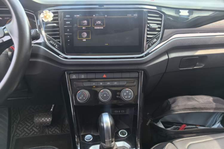 Used Volkswagen T-ROC 2021 280TSI DSG Two-Wheel Drive Comfort Connect Edition Audio And AC Panel