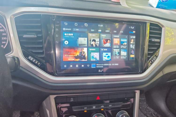 Used Volkswagen T-ROC 2021 280TSI DSG Two-Wheel Drive Elite Connect Edition Audio And AC Panel