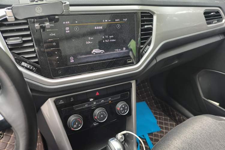 Used Volkswagen T-ROC 2021 280TSI DSG Two-Wheel Drive Elite Connect Edition Audio And AC Panel