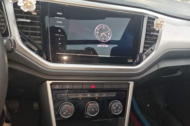 Used Volkswagen T-ROC 2021 280TSI DSG Two-Wheel Drive Elite Connect Edition Audio And AC Panel