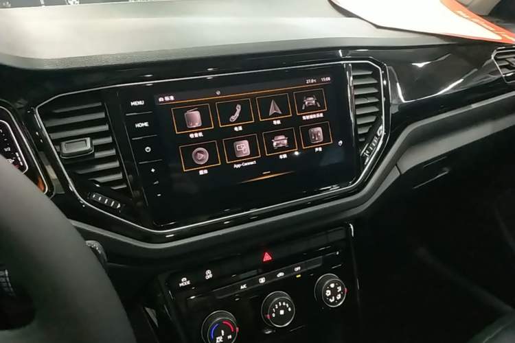 Used Volkswagen T-ROC 2021 280TSI DSG Two-Wheel Drive Comfort Connect Edition Audio And AC Panel