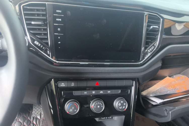 Used Volkswagen T-ROC 2021 280TSI DSG Two-Wheel Drive Comfort Connect Edition Audio And AC Panel