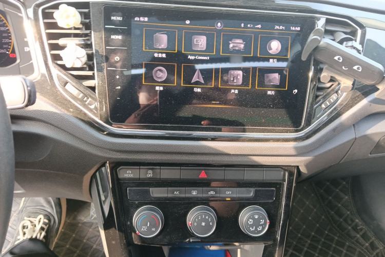 Used Volkswagen T-ROC 2021 Revised Version 280TSI DSG Two-Wheel Drive Comfort & Smart Connectivity Edition Audio And AC Panel