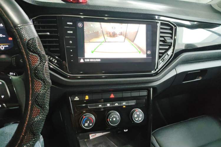 Used Volkswagen T-ROC 2021 280TSI DSG Two-Wheel Drive Comfort Connect Edition Audio And AC Panel
