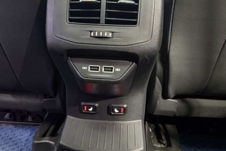 Used Volkswagen T-ROC 2021 280TSI DSG Two-Wheel Drive Comfort Connect Edition Audio And AC Panel