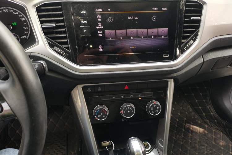 Used Volkswagen T-ROC 2021 Revised Version 280TSI DSG Two-Wheel Drive Elite Connect Edition Audio And AC Panel