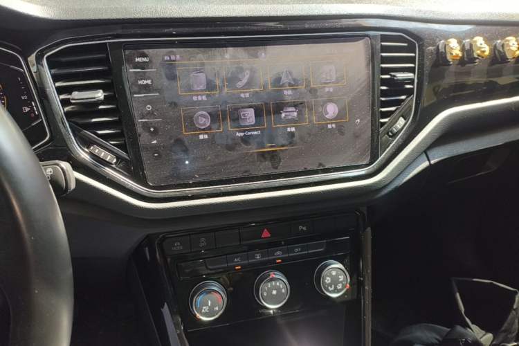Used Volkswagen T-ROC 2021 280TSI DSG Two-Wheel Drive Comfort Connect Edition Audio And AC Panel