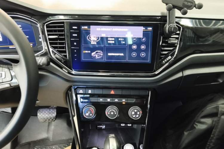 Used Volkswagen T-ROC 2021 280TSI DSG Two-Wheel Drive Comfort Connect Edition Audio And AC Panel