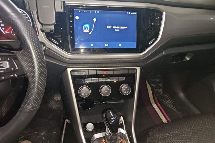 Used Volkswagen T-ROC 2021 280TSI DSG Two-Wheel Drive Elite Connect Edition Audio And AC Panel