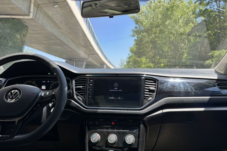 Used Volkswagen T-ROC 2021 280TSI DSG Two-Wheel Drive Comfort Connect Edition Audio And AC Panel