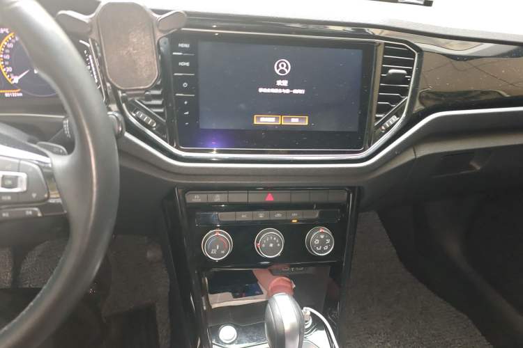 Used Volkswagen T-ROC 2021 280TSI DSG Two-Wheel Drive Comfort Connect Edition Audio And AC Panel
