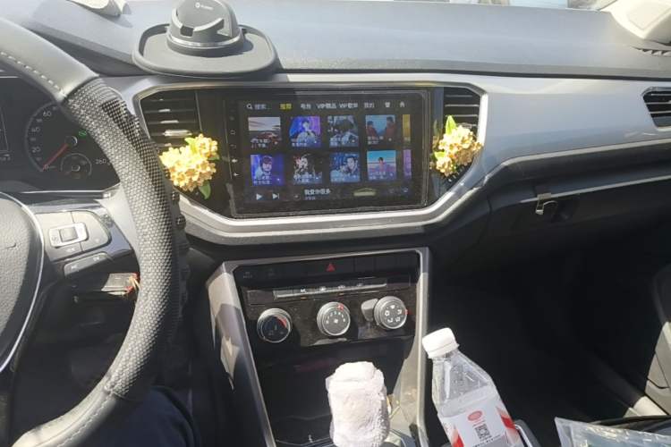Used Volkswagen T-ROC 2021 280TSI DSG Two-Wheel Drive Elite Connect Edition Audio And AC Panel