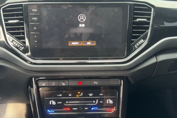 Used Volkswagen T-ROC 2021 Revised Version 280TSI DSG All-Wheel Drive Luxury Connected Edition Audio And AC Panel