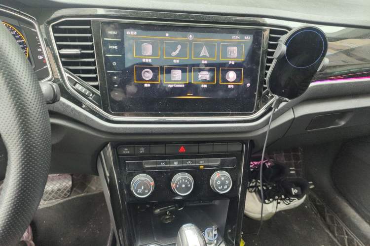 Used Volkswagen T-ROC 2021 280TSI DSG Two-Wheel Drive Comfort Connect Edition Audio And AC Panel