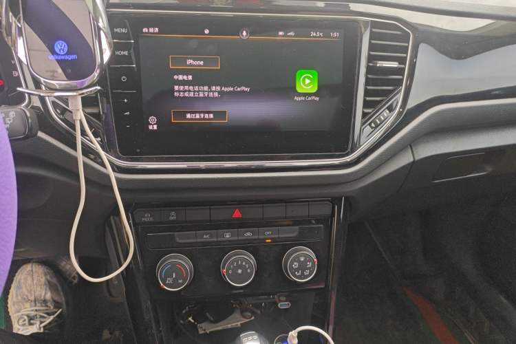 Used Volkswagen T-ROC 2021 280TSI DSG Two-Wheel Drive Comfort Connect Edition Audio And AC Panel