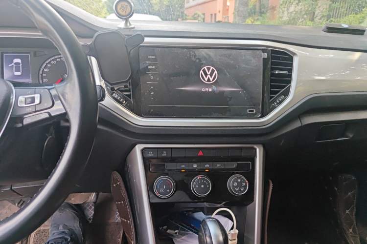 Used Volkswagen T-ROC 2021 Revised Version 280TSI DSG Two-Wheel Drive Elite Connect Edition Audio And AC Panel