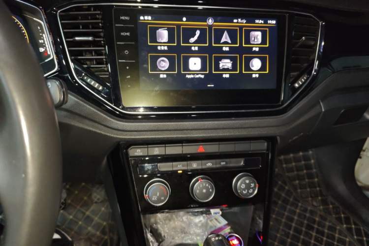 Used Volkswagen T-ROC 2021 280TSI DSG Two-Wheel Drive Comfort Connect Edition Audio And AC Panel