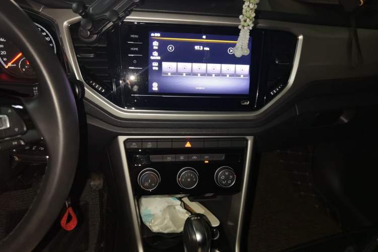 Used Volkswagen T-ROC 2021 Revised Version 280TSI DSG Two-Wheel Drive Elite Connect Edition Audio And AC Panel