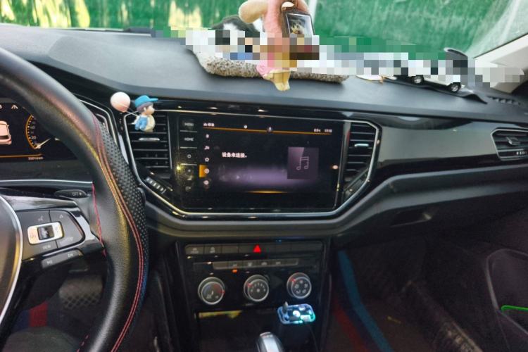 Used Volkswagen T-ROC 2021 280TSI DSG Two-Wheel Drive Comfort Connect Edition Audio And AC Panel