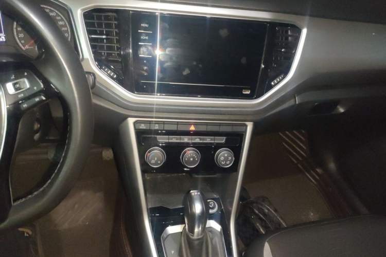 Used Volkswagen T-ROC 2021 280TSI DSG Two-Wheel Drive Elite Connect Edition Audio And AC Panel