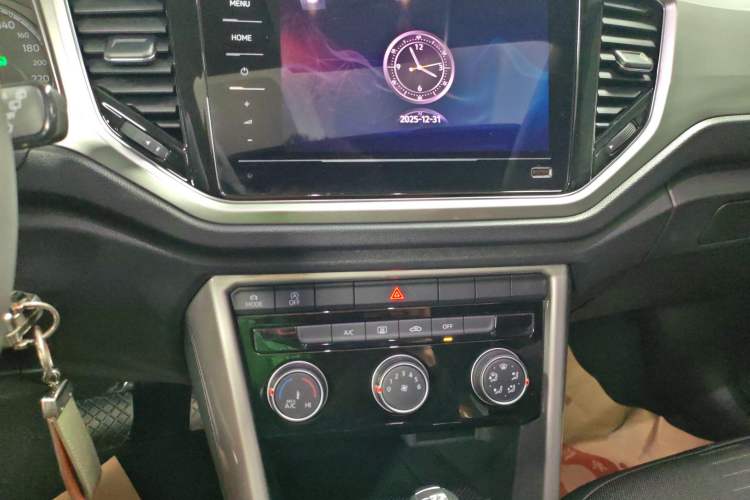 Used Volkswagen T-ROC 2021 Revised Version 280TSI DSG Two-Wheel Drive Elite Connect Edition Audio And AC Panel