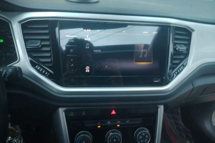 Used Volkswagen T-ROC 2021 Revised Version 280TSI DSG Two-Wheel Drive Elite Connect Edition Audio And AC Panel