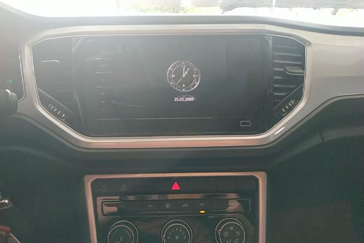 Used Volkswagen T-ROC 2021 280TSI DSG Two-Wheel Drive Elite Connect Edition Audio And AC Panel