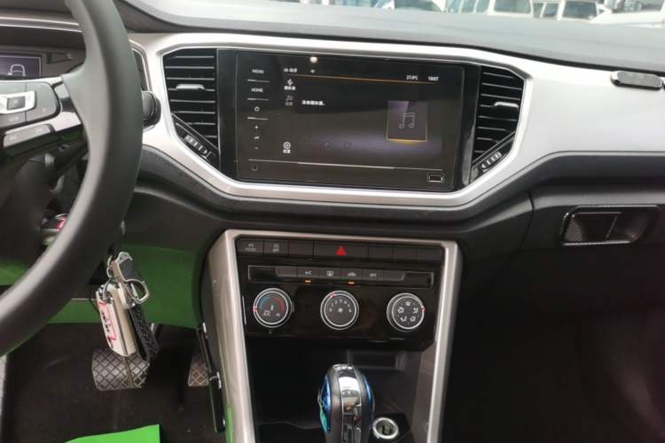 Used Volkswagen T-ROC 2021 Revised Version 280TSI DSG Two-Wheel Drive Elite Connect Edition Audio And AC Panel
