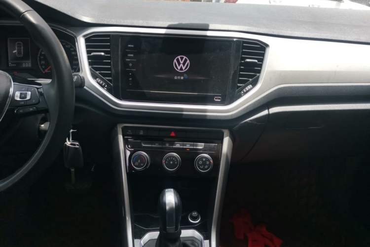 Used Volkswagen T-ROC 2021 Revised Version 280TSI DSG Two-Wheel Drive Elite Connect Edition Audio And AC Panel