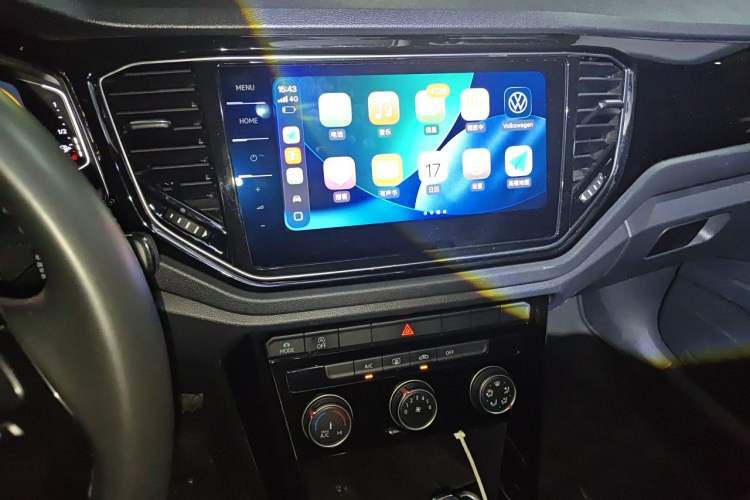 Used Volkswagen T-ROC 2021 Revised Version 280TSI DSG Two-Wheel Drive Comfort & Smart Connectivity Edition Audio And AC Panel