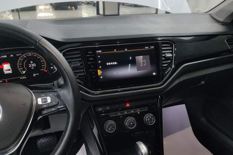 Used Volkswagen T-ROC 2021 280TSI DSG Two-Wheel Drive Comfort Connect Edition Audio And AC Panel