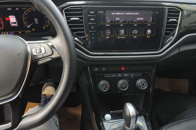 Used Volkswagen T-ROC 2021 280TSI DSG Two-Wheel Drive Comfort Connect Edition Audio And AC Panel