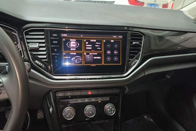 Used Volkswagen T-ROC 2021 280TSI DSG Two-Wheel Drive Comfort Connect Edition Audio And AC Panel